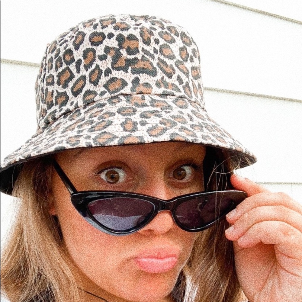 Meet your Posher, Alaya